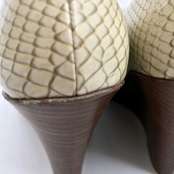 Cole Haan Beige Snake Skin Pattern Peep Toe Wedge Sandal Shoes Size 7B - Picture 11 of 12